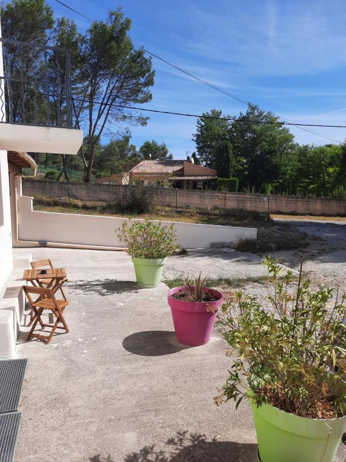 Location Venelles Villa ภายนอก รูปภาพ
